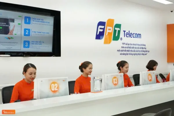 Nhan Vien Cua Hang Fpt Telecom 8