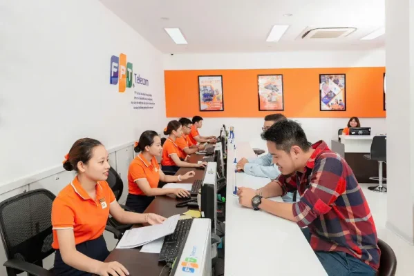 nhan vien cua hang fpt telecom Nhan Vien Cua Hang Fpt Telecom