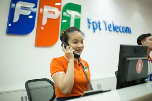Nhan Vien Cua Hang Fpt Telecom 6