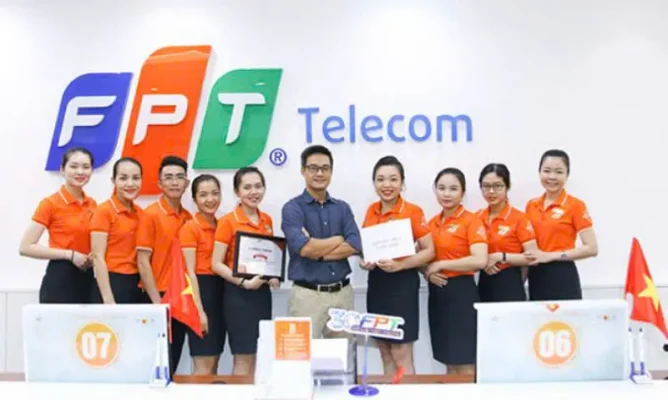 Nhan Vien Cua Hang Fpt Telecom 7